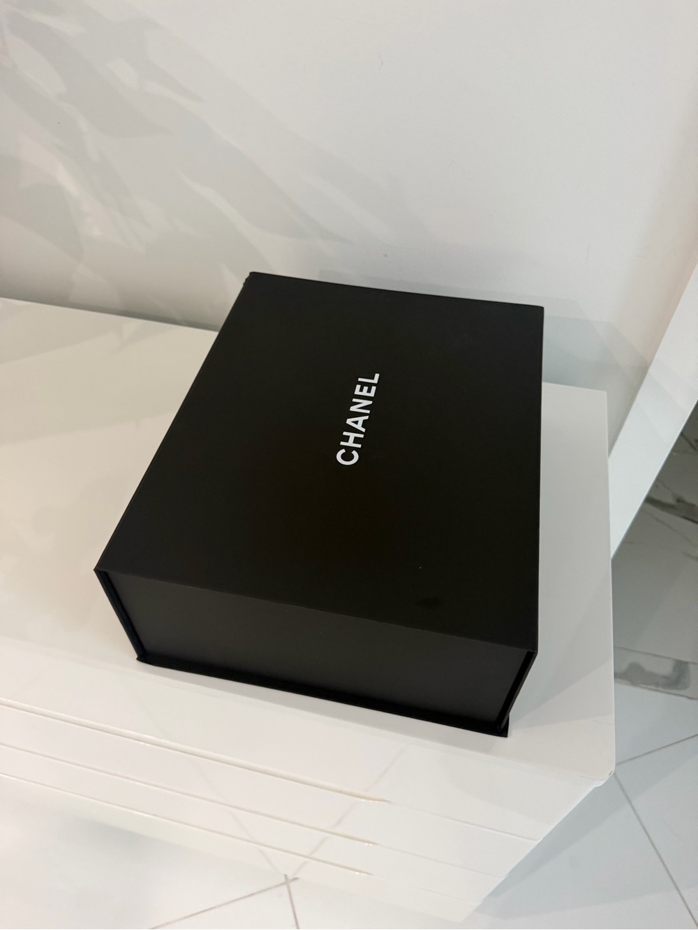 CHANEL Black Box with White Logo - Picture 3 of 4